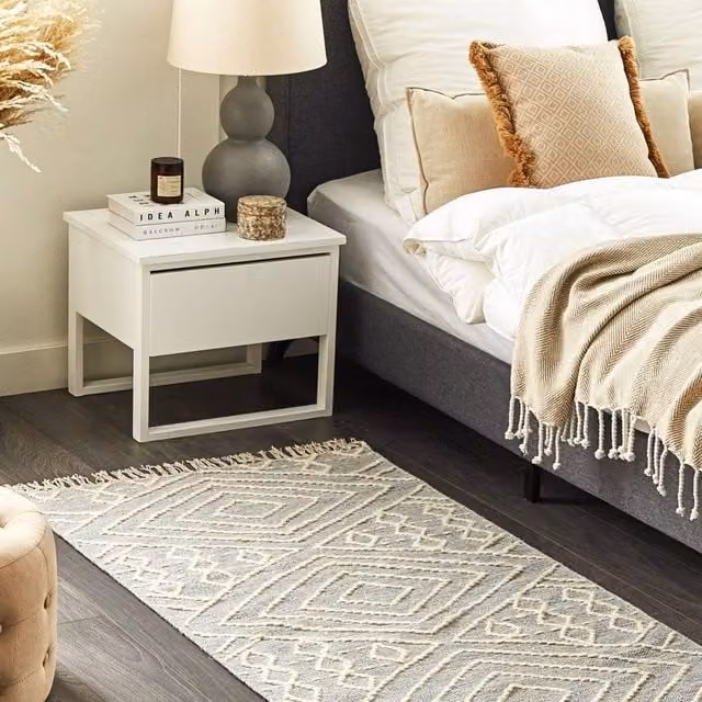 Wyld and Coco Runes Geometric Woven Rug in White and Grey with Fringes, W/D: 80 x 150 cm