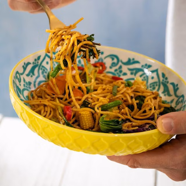 Mikasa Geometric Stoneware Pasta Bowl in Yellow and Blue, 900ml, W: 21 cm, H: 5 cm