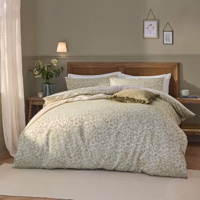Wylder Grace Leaf Jacquard Satin Duvet Cover Set in Green, W: 140 cm, L: 200 cm