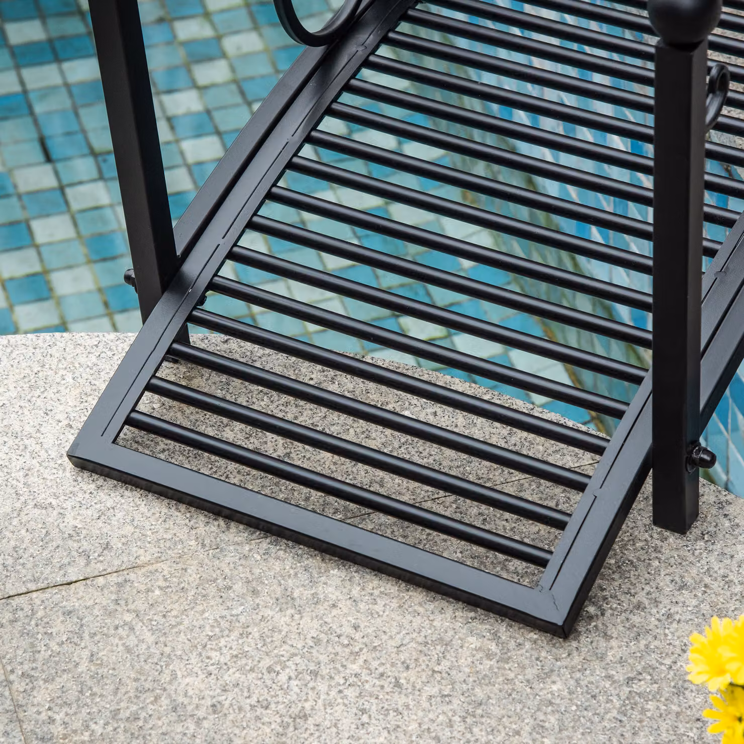Outsunny Classic Metal Garden Bridge with Safety Railings in Black, W/D/H: 102 x 48 x 49 cm – 6