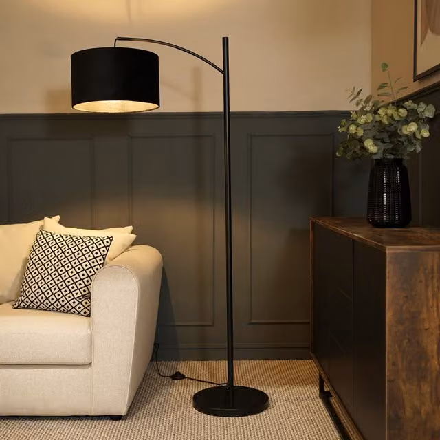 ValueLights Preto Black Metal Curved Floor Lamp with Black Velvet Shade