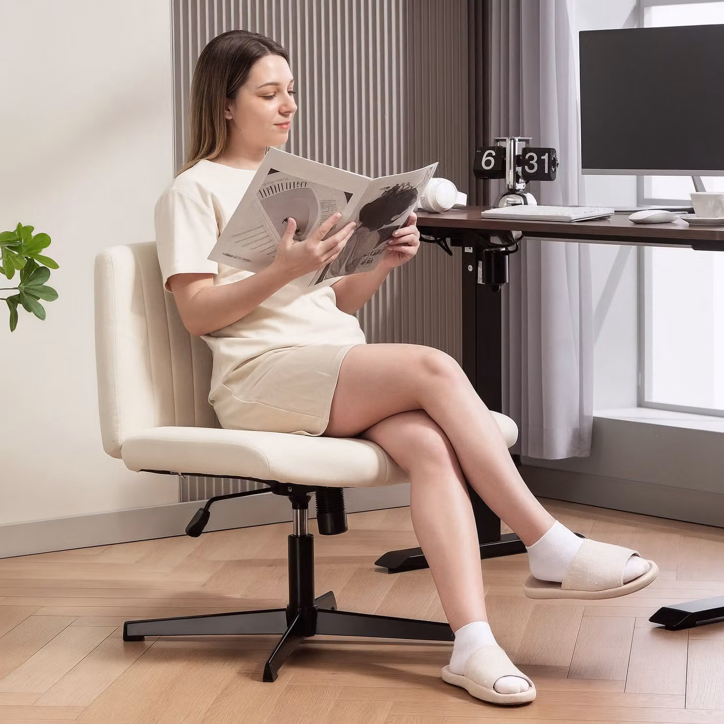HOMCOM Armless Linen Fabric Task Chair in Beige with Swivel and Height Adjustment – 2