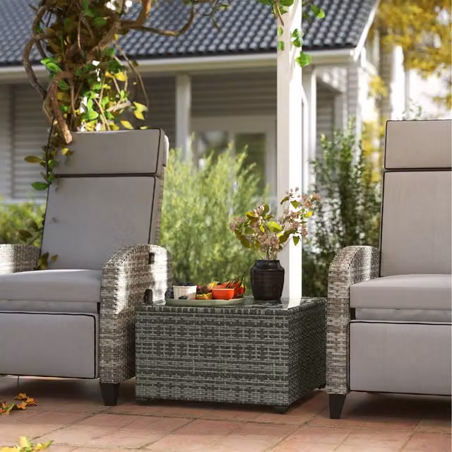 Outsunny Modern Grey Rattan Outdoor Coffee Table with Glass Top