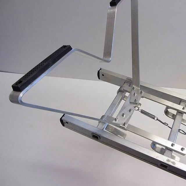 NESTLUNE Universal V-Shaped Aluminium Ladder Stand-Off in Silver W/D/H: 100 x 100 x 100 cm