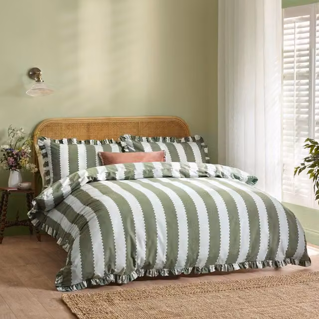 Birdie Stripe Ruffle Reversible Cotton Duvet Cover Set in Green, W: 180 cm x L: 200 cm