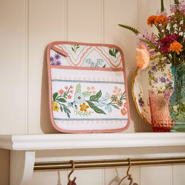 Ulster Weavers Petals and Prose Pink Cotton Pot Mitt