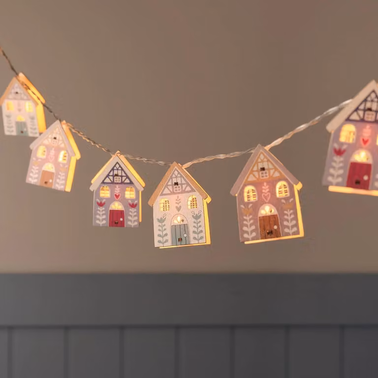 Lights4fun 10 Autumnal Country House Wooden LED Fairy Lights in Warm White Multicolour