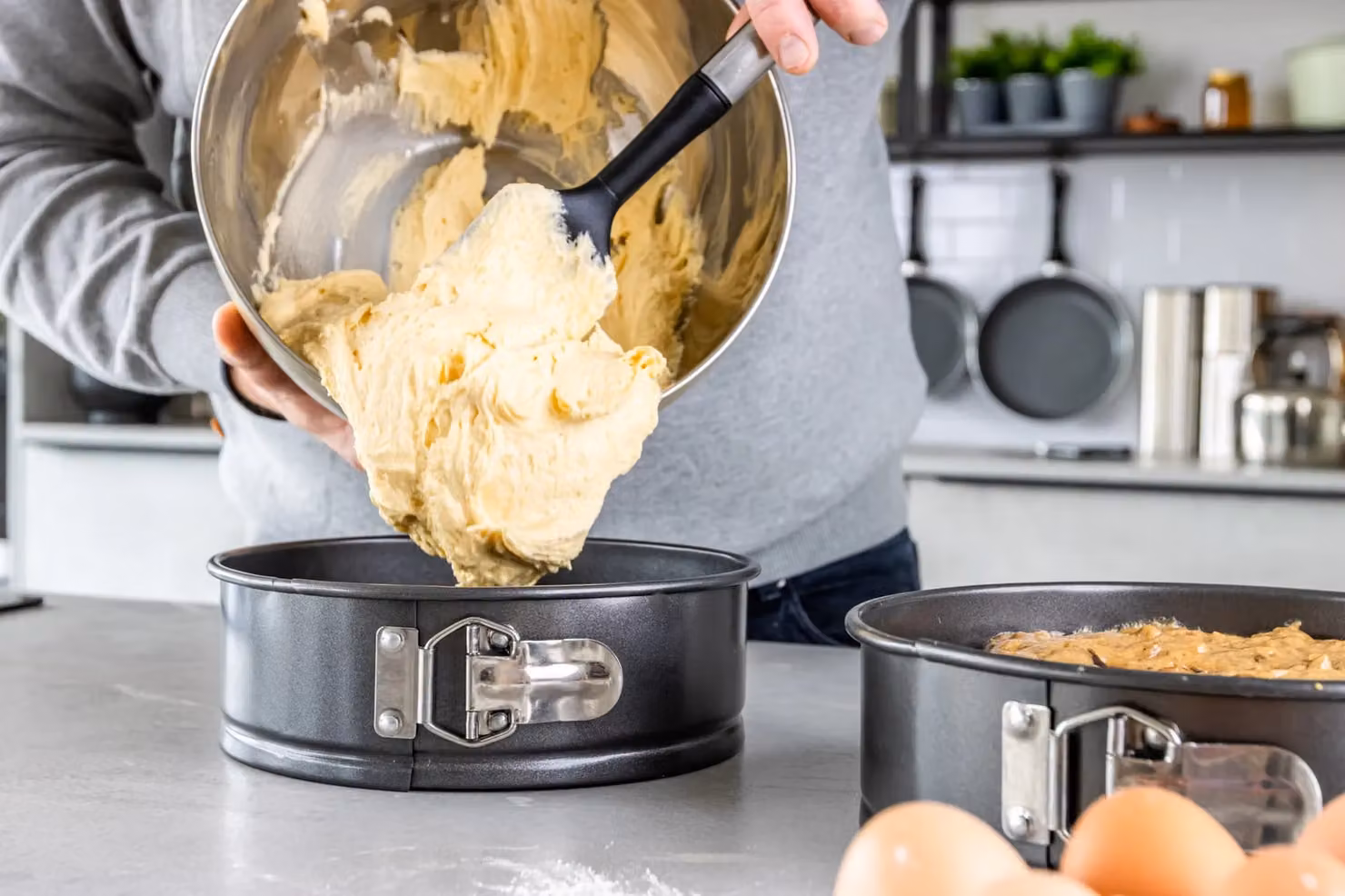 MasterClass 2pc Non-Stick Round Springform Cake Tin Set in Black Carbon Steel – 2