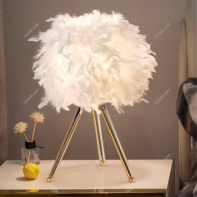 Livingandhome White Feather Table Lamp with Gold Metal Base