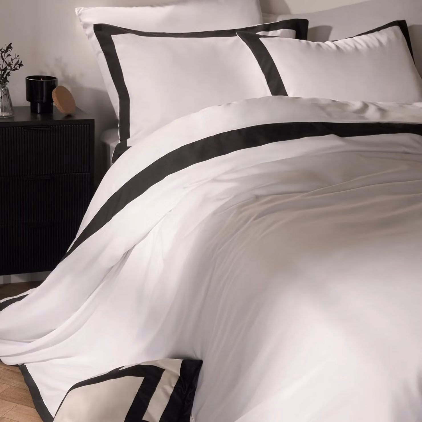 OHS Microfibre Contrast Border Duvet Cover and Pillowcase Set in Black and White, W: 180 cm, D: 200 cm – 2