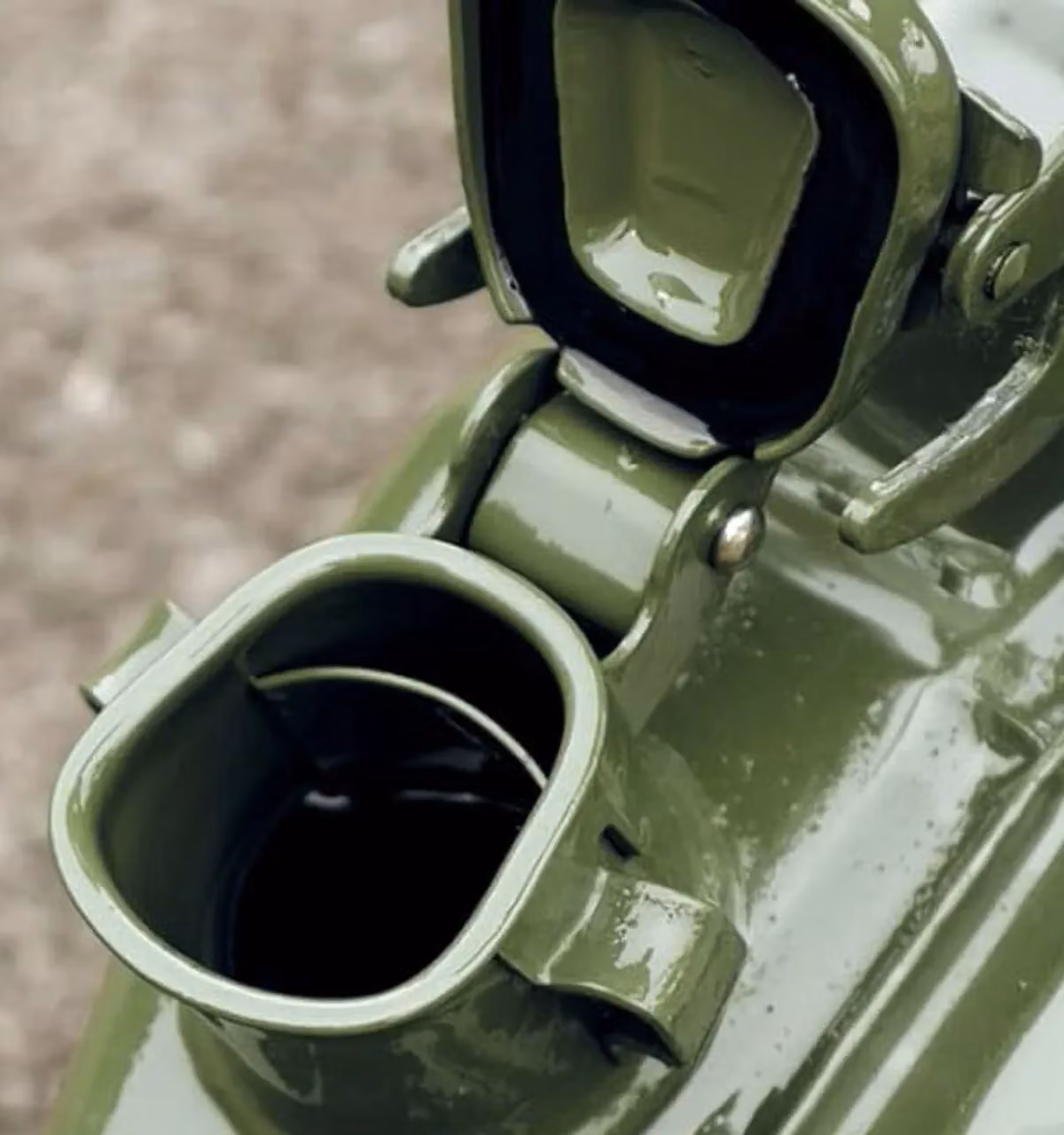 Autojack Green Steel Jerry Can with Flexi Spout, 20L – 4