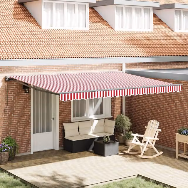 Berkfield Home Manual Retractable Folding Arm Awning in Red and White Stripe, W: 450 cm, D: 300 cm