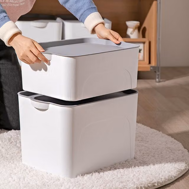 Livingandhome Set of 4 Stackable Plastic Storage Boxes with Lids, White