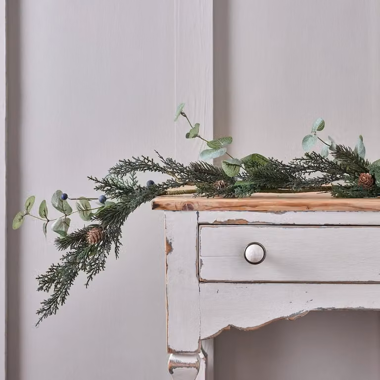 Lights4fun 1.5m Artificial Autumn and Winter Foliage Garland with Blueberries, Pinecones and Leaves in Blue and Green