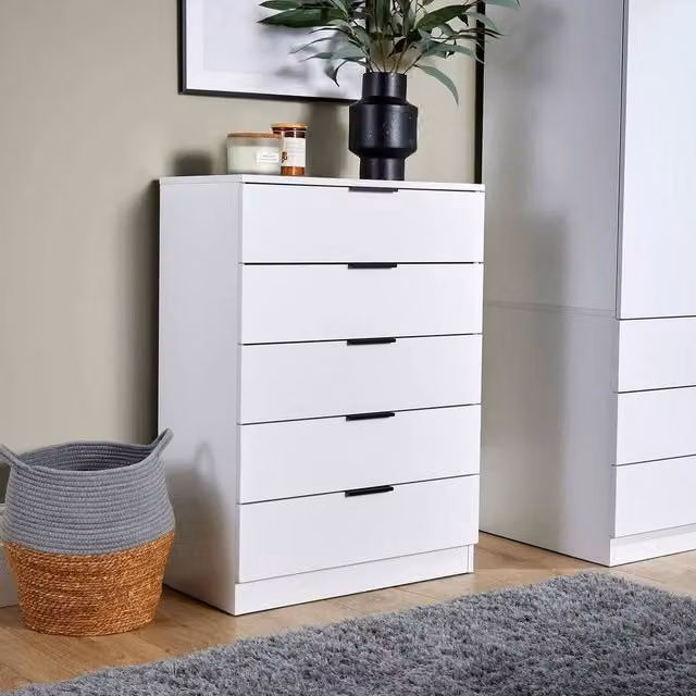 SPETLEK Modern 5 Drawer Bedroom Chest in White