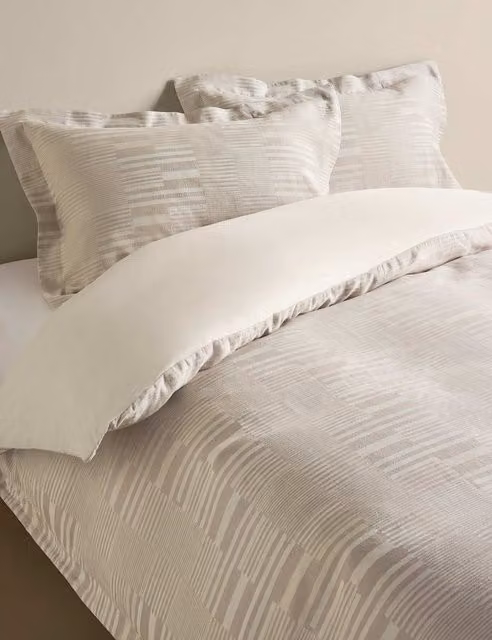 M&S Reversible Geometric Jacquard Cotton Bedding Set in White and Beige, 90 x 190 cm