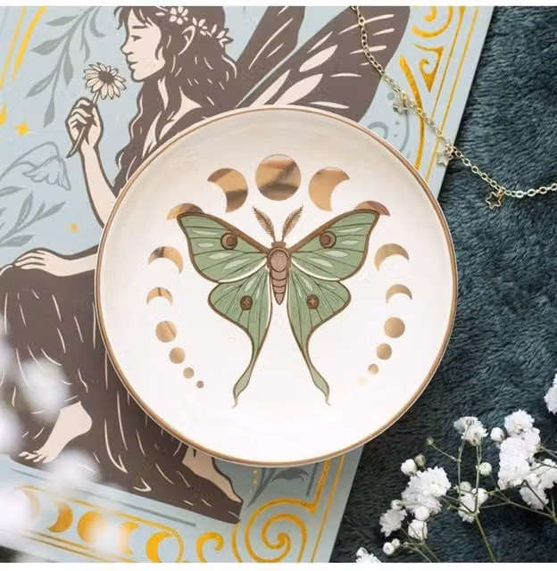 KDMD Round Ceramic and Metal Moonphase Moth Trinket Dish in White and Green – 1