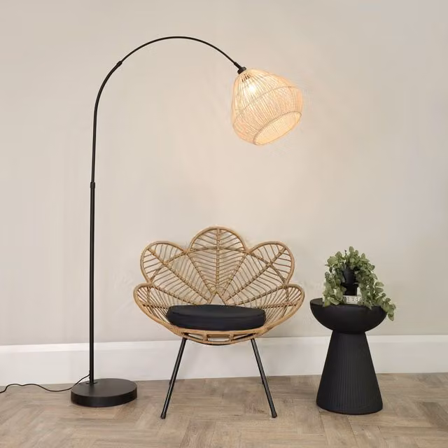 ValueLights Louis Black Arched Curved Floor Lamp with Beige Rattan Teardrop Shade and LED Bulb