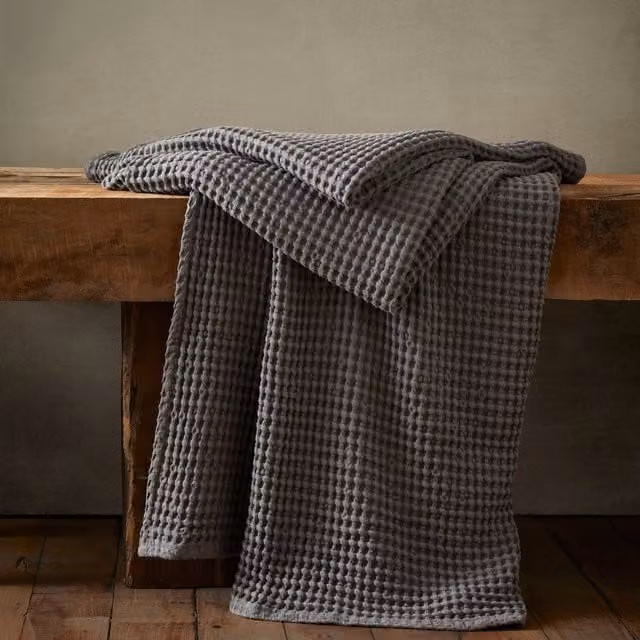 Pineapple Elephant Grey Waffle Cotton Throw W/D/H: 150 x 200 cm