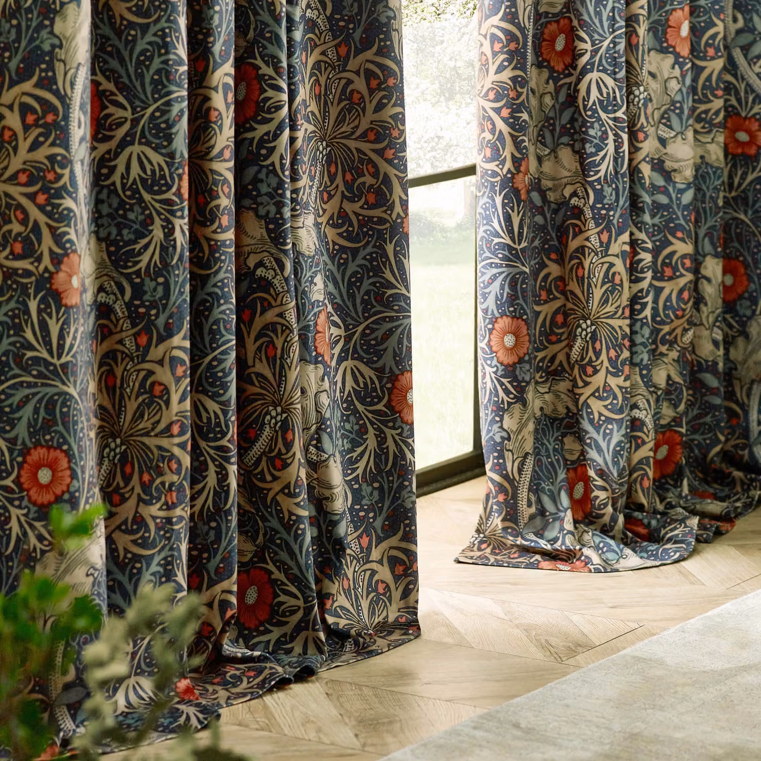 Morris & Co Seaweed Printed Velvet Room Darkening Pencil Pleat Curtains in Indigo, Width: 228 cm, Drop: 183 cm – 4