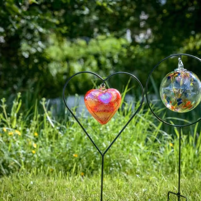 Sienna Glass Black Metal Heart Shaped Freestanding Garden Display Stand