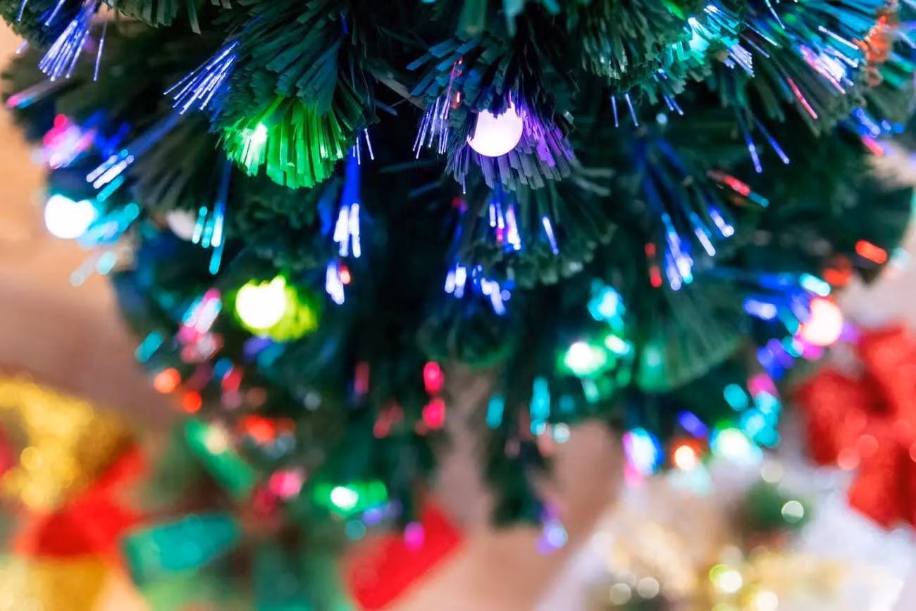 Shatchi Berries Balls Fibre Optic LED Pre-Lit Christmas Tree in Green with Multicolour Lights, Height: 120 cm – 8