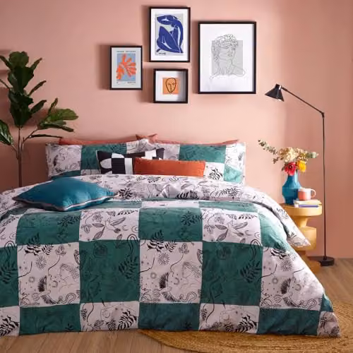 Riva Home Mythos Checkerboard Reversible Polycotton Duvet Cover and Pillowcase Set in Green and White, W/D/H: 180 x 200 cm