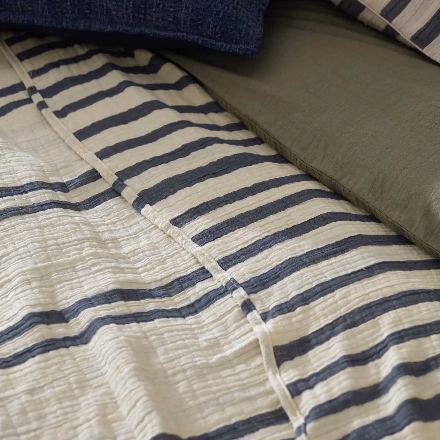 Yard Reversible Woven Striped Blue 100% Cotton Muslin Bedspread W/D/H: 140 x 220 x 140 cm – 4