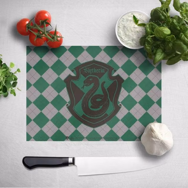 Zavvi Harry Potter Slytherin House Rectangular Chopping Board, Green and Multicolour – 1