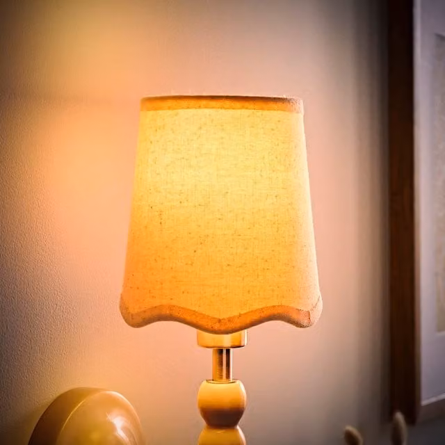 ValueLights Mabel Extra Small Scallop Edge Linen Lamp Shade in Natural