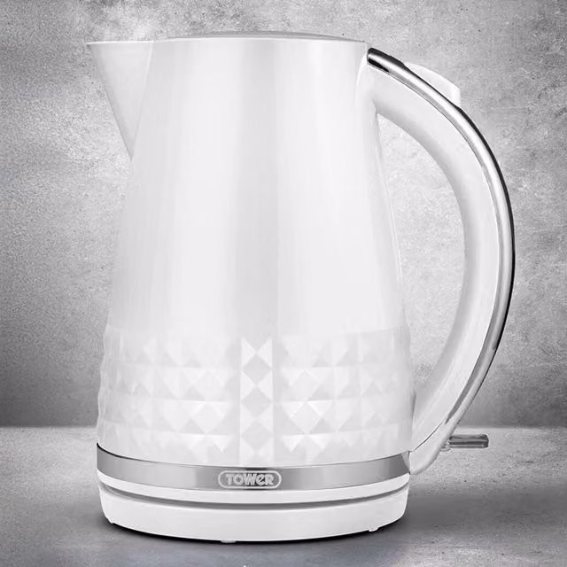 Tower Solitare 1.5L 3KW Electric Kettle in White with Limescale Filter and Auto Shut-off