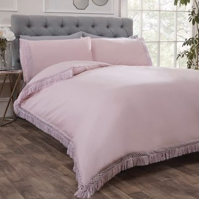Rapport Home Tia Trellis Tasseled Duvet Cover and Pillowcase Set in Pink, W/D/H: 200 x 220 cm and 140 x 200 cm