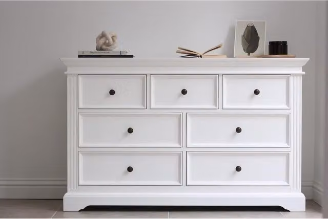 Statement Furniture Gainsborough Large 7 Drawer Chest in White with Round Antique Brass Handles, W/D/H: 135 x 84 x 42.5 cm