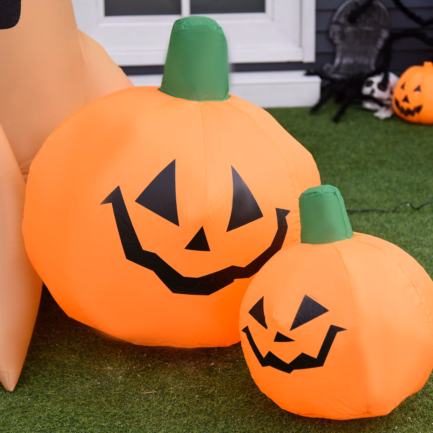 HOMCOM Inflatable Halloween Tree with Ghost, Pumpkins and Owl featuring 4 LED Lights in Brown – 6