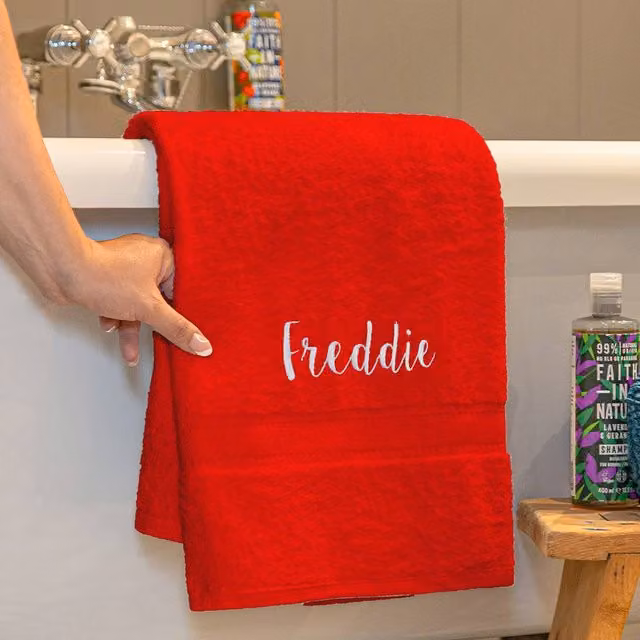 Duncan Stewart Personalised Luxury Fluffy Cotton Bath Towel in Red, W/D/H: 130 x 70 x 70 cm