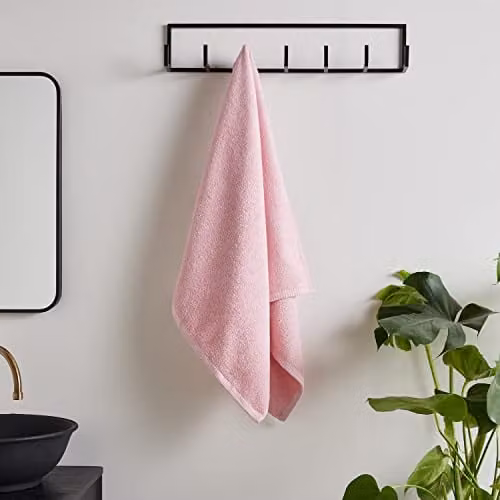 Catherine Lansfield Quick Dry Fluffy Cotton Bath Towel in Pink