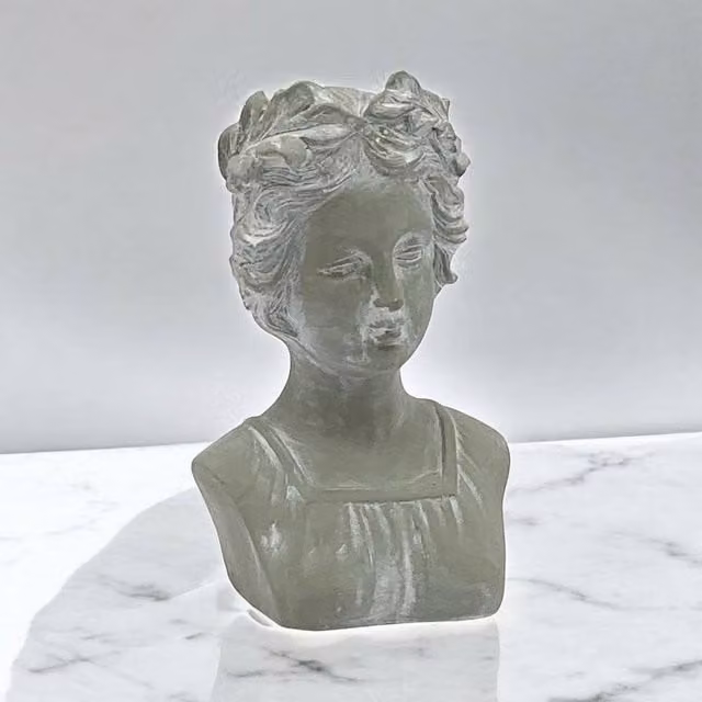 Minster Classic Bust Ornament in Grey Resin, W: 14 cm, D: 17 cm, H: 27 cm