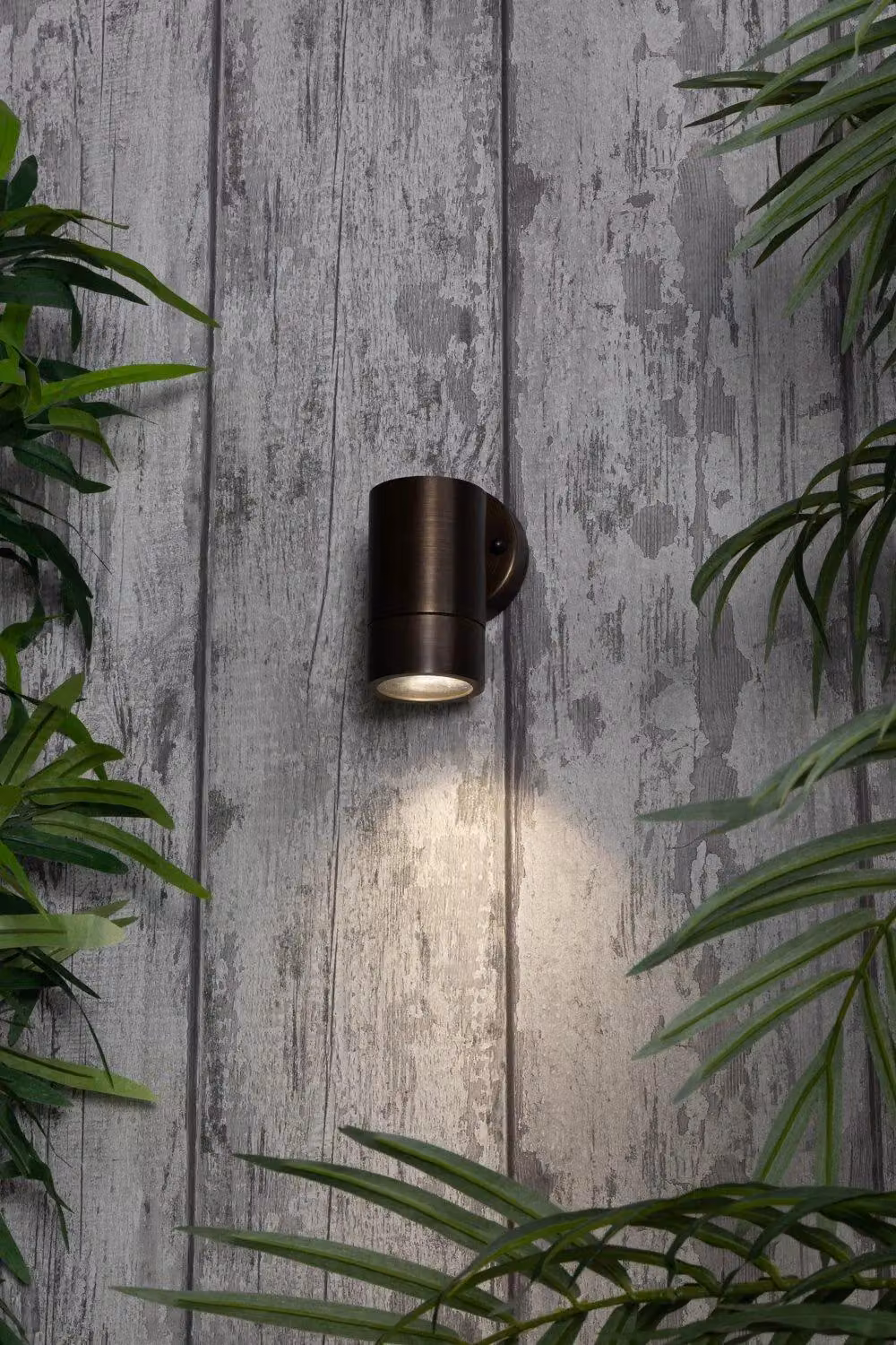 BHS Lighting Bruce Modern Metal Outdoor Wall Light in Bronze – 3