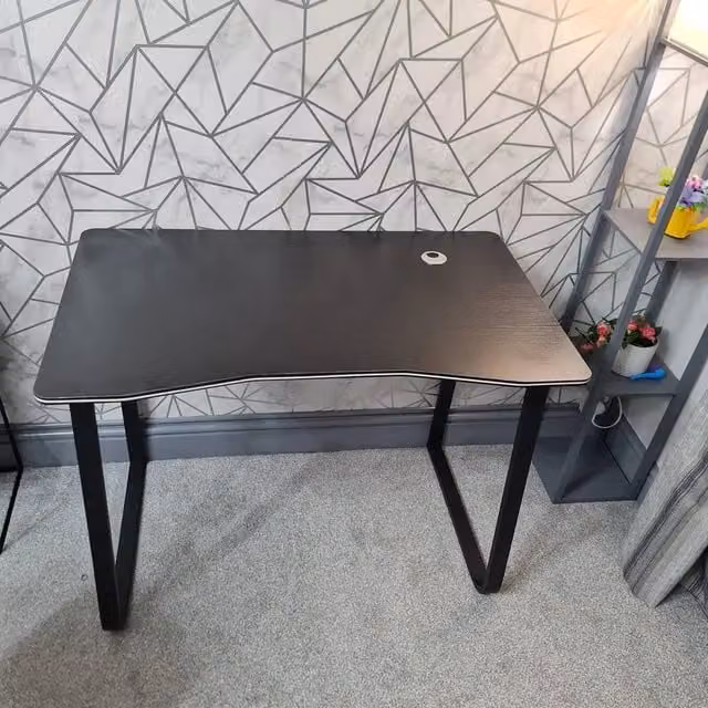 PAWNORA Modern Black Computer and Laptop Desk with MDF and Metal Construction – 1