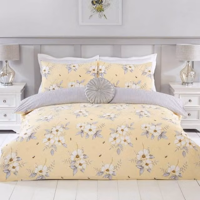 Julian Charles Home Reversible Floral Bee Duvet Set with Pillowcases in Yellow, White and Grey, W: 180 cm, L: 200 cm