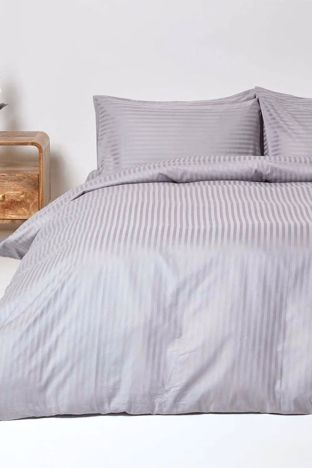 Homescapes Grey Egyptian Cotton Stripe Duvet Cover and Pillowcase Set, 330 TC, W/D/H: 135 x 200 cm and 90 x 200 cm – 2