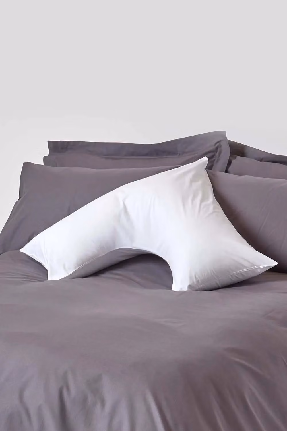Homescapes White V Shaped Pillowcase in 200 TC Combed Cotton Percale – 2