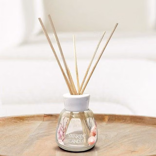 Yankee Candle Pink Sands Reed Diffuser, 100ml, Pink Floral Scent