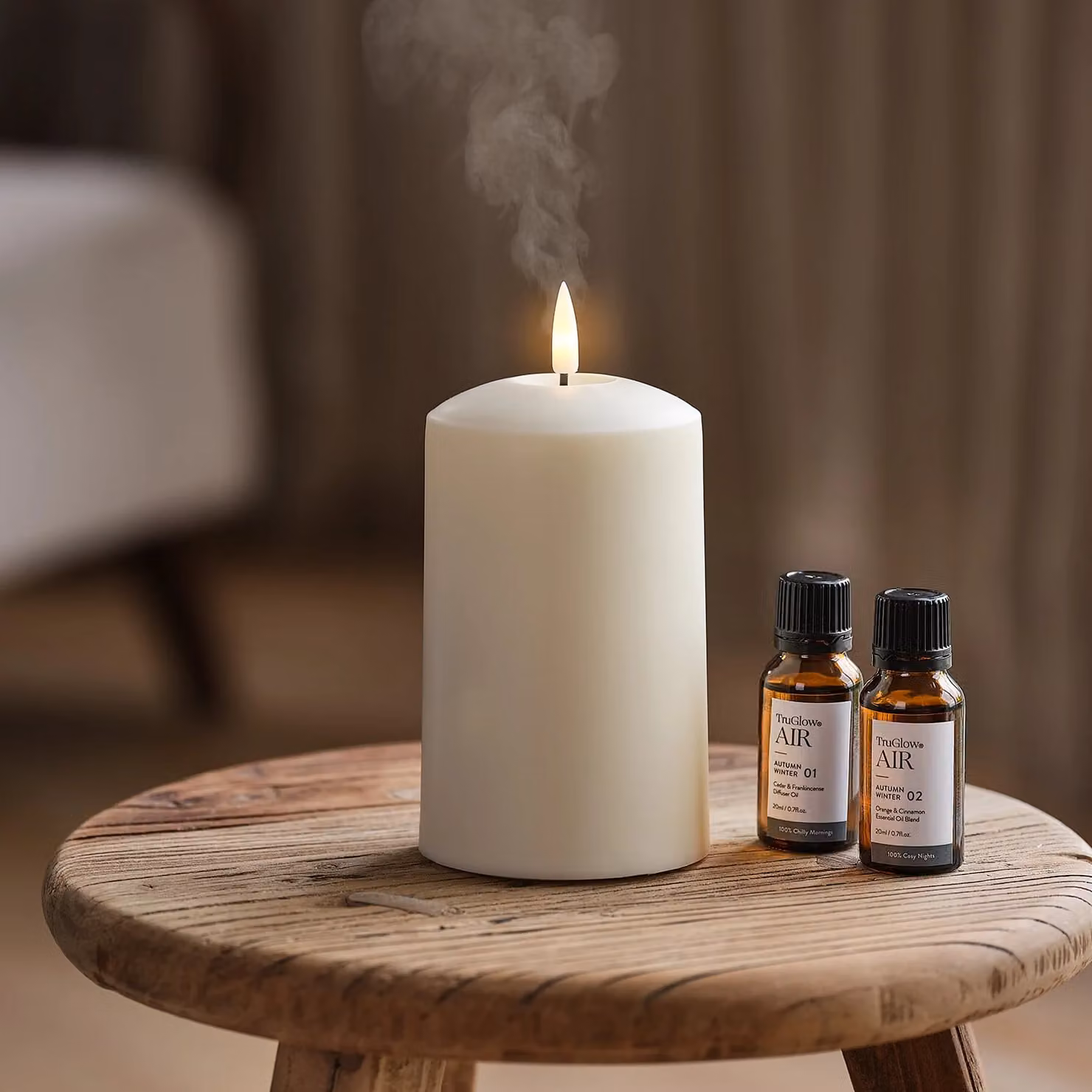 Lights4fun TruGlow AIR Portable Candle Diffuser and Autumn Winter Diffuser Oil Bundle in White