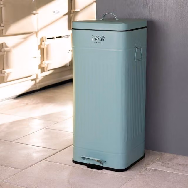 Charles Bentley 30 Litre Steel Square Retro Kitchen Pedal Waste Bin with Removable Inner Bucket, Green – 1