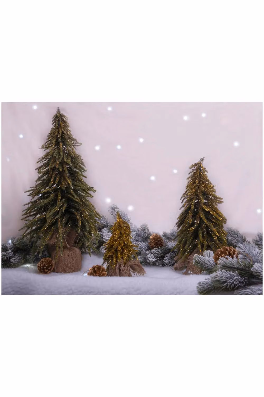 Netagon Decorative Gold Finish Mini Tabletop Christmas Tree in Green Hessian Bag, Height: 20 cm – 7