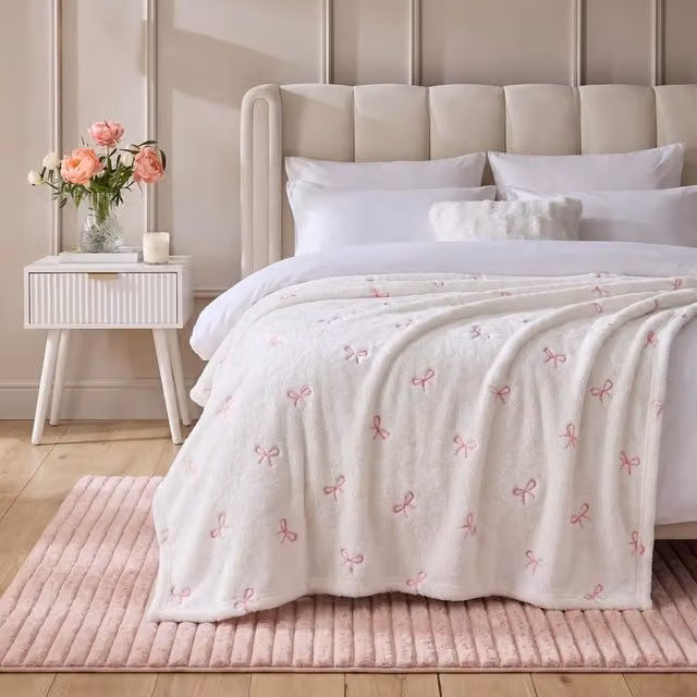 OHS Bow Embossed Ultrasoft Fleece Throw Thermal Blanket in White, W: 125 cm, L: 150 cm