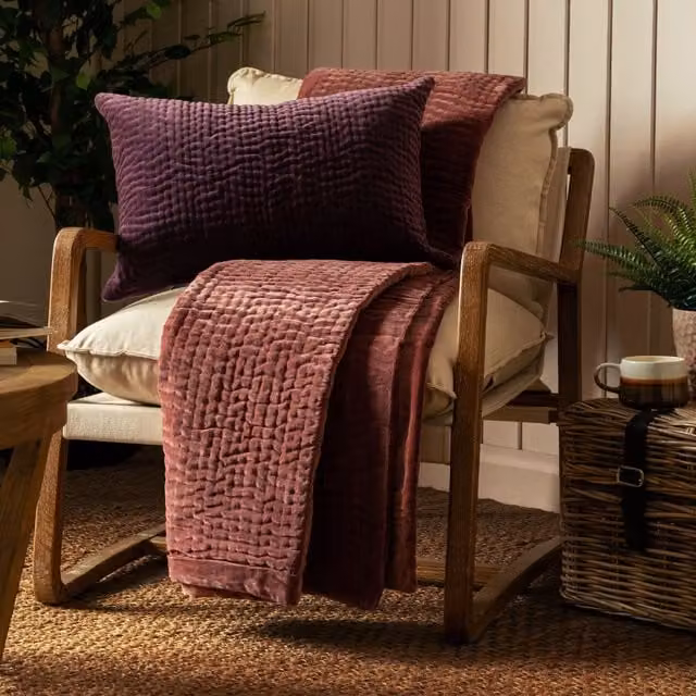 Voyage Maison Haze Quilted Cotton Velvet Throw in Red, W/D/H: 140 x 200 cm – 1