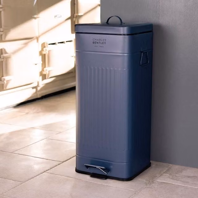 Charles Bentley 30 Litre Steel Square Retro Kitchen Pedal Waste Bin in Blue, H 67 x W 28 x D 28 cm – 1