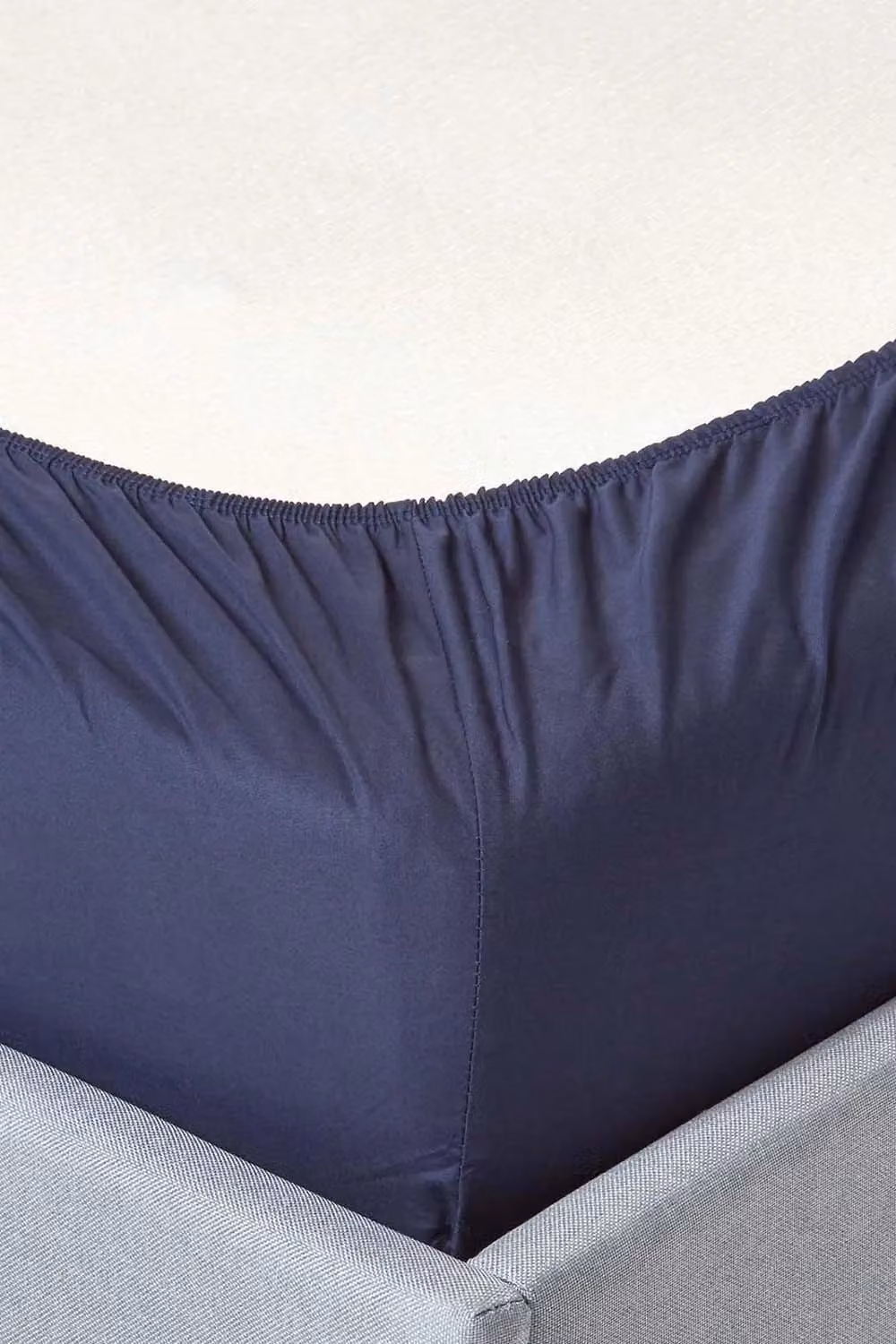 Homescapes Navy Blue Egyptian Cotton King Fitted Sheet, 200 Thread Count Percale – 2